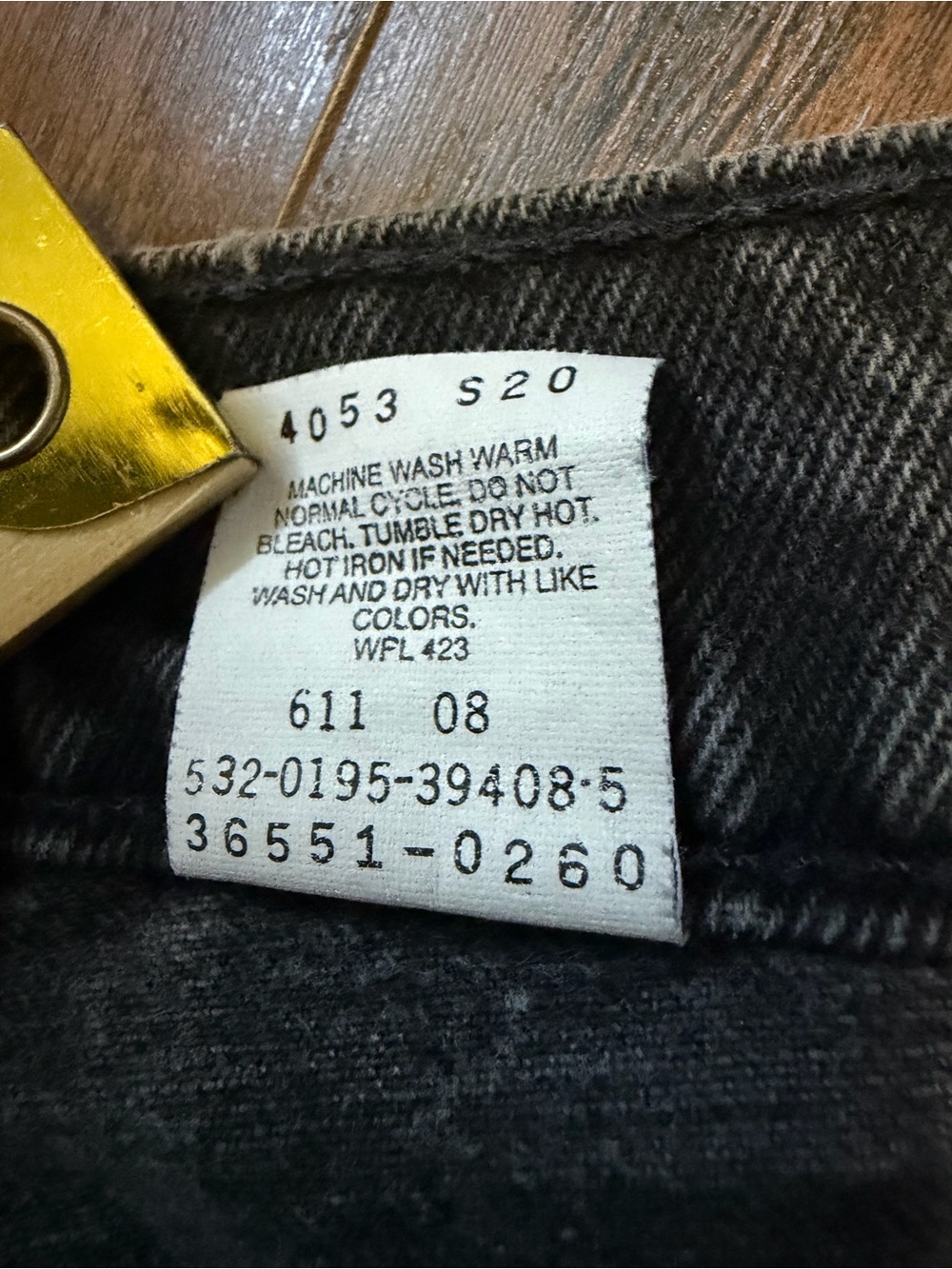 Vintage 1995 Levi’s 551 Relaxed Fit Worn Black 7” Inseam Denim Shorts - Picture 5 of 12